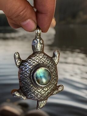 Vintage & Handcrafted Turtle Pendant With Labradorite Stone Set In Silver 30gram